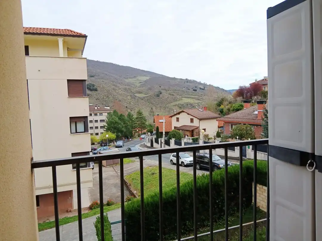 Vista exterior de Pis en venda en Zorraquín amb Calefacció, Terrassa i Moblat