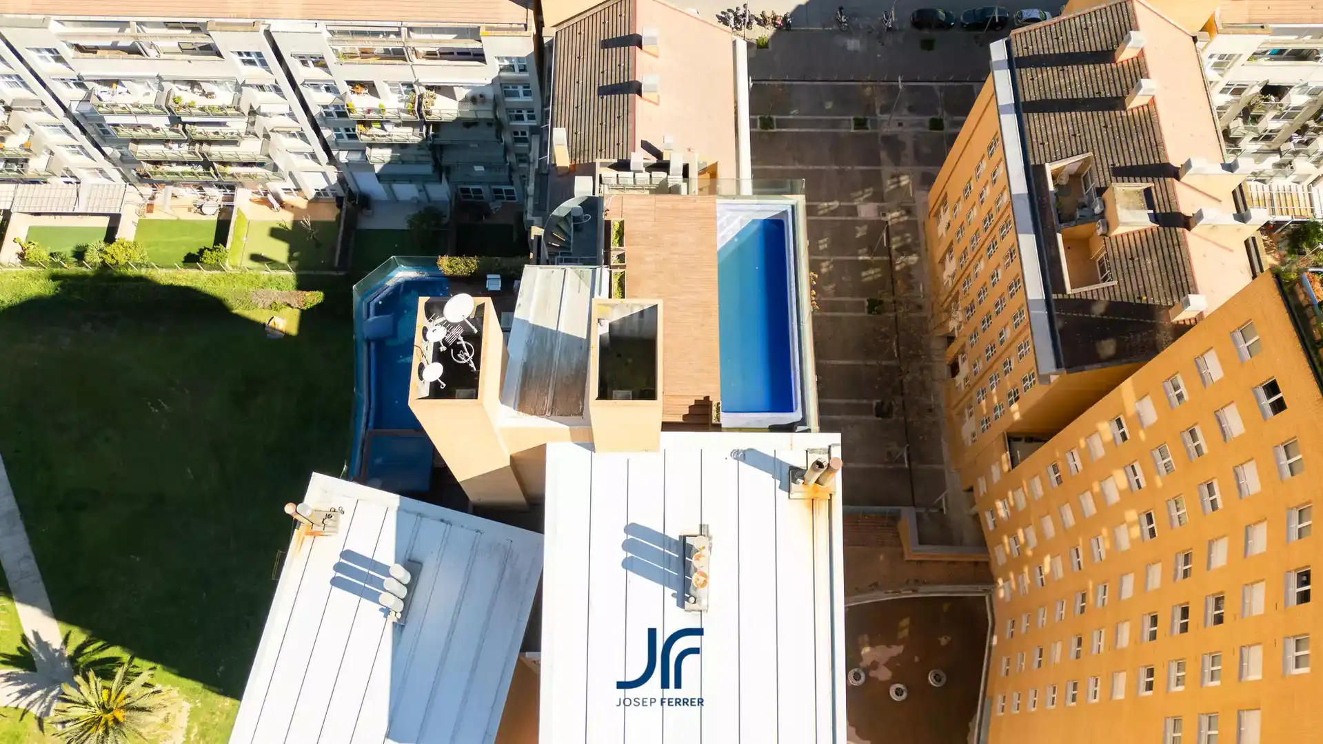 Swimming pool of Flat for sale in Girona Capital  with Air Conditioner, Heating and Parquet flooring