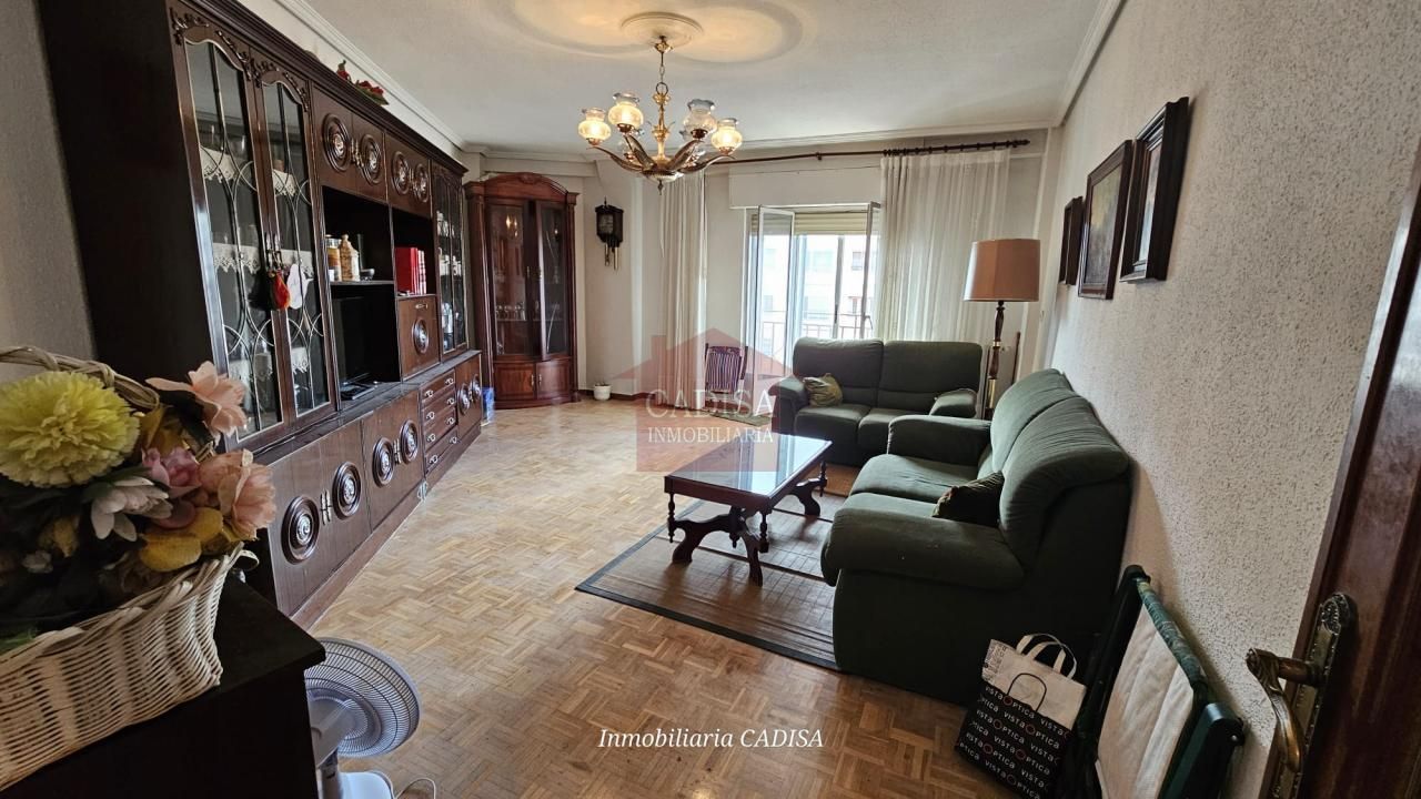 Sala d'estar de Pis en venda en Salamanca Capital amb Calefacció, Parquet i Terrassa