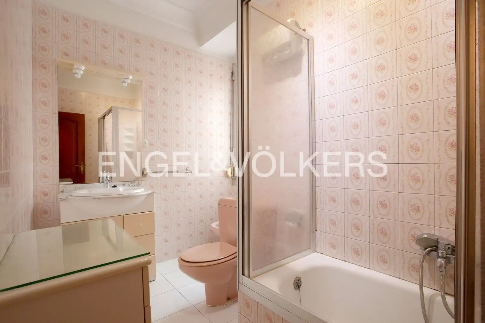 Baño de Piso en venta en Bilbao  con Calefacción y Balcón