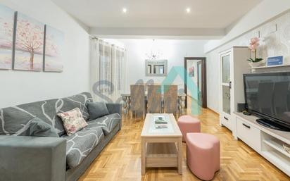 Sala d'estar de Pis en venda en Gijón  amb Calefacció, Parquet i Traster