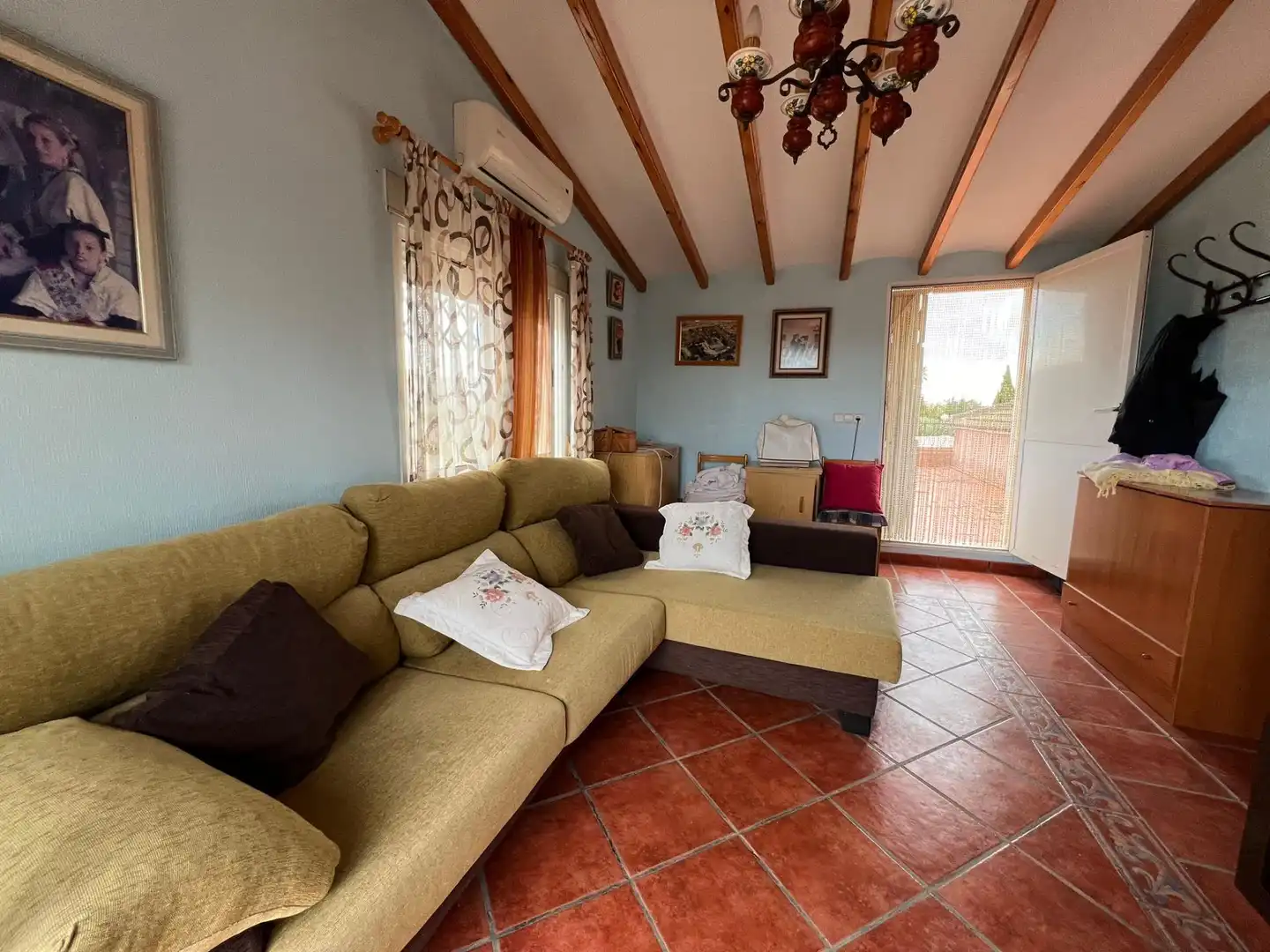 Sala d'estar de Casa o xalet en venda en Elche / Elx amb Jardí privat, Terrassa i Piscina