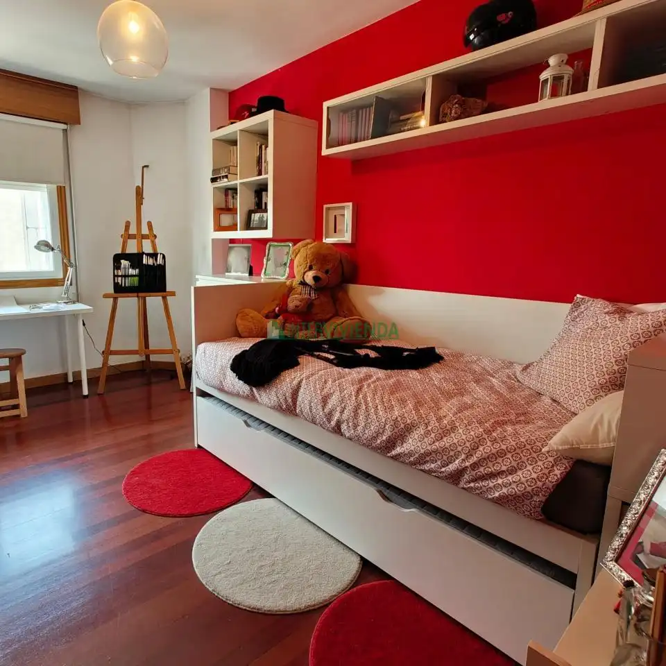 Habitación de Casa adosada en venta en Vigo  con Calefacción, Terraza y Trastero