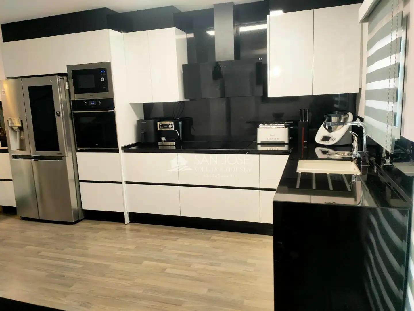 Cuina de Casa o xalet en venda en Aspe amb Jardí privat, Terrassa i Traster