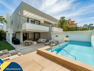 Casa con piscina in vendita a Nueva Andalucía
