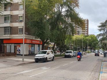 Locale commerciale in affitto a Calle Ginzo de Limia