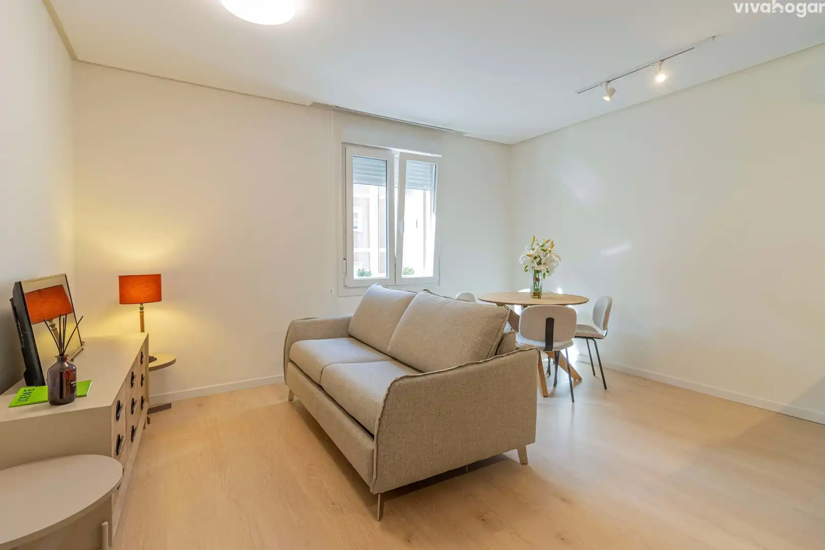 Living room of Flat for sale in Madrid  with Air Conditioner, Heating and Furnished