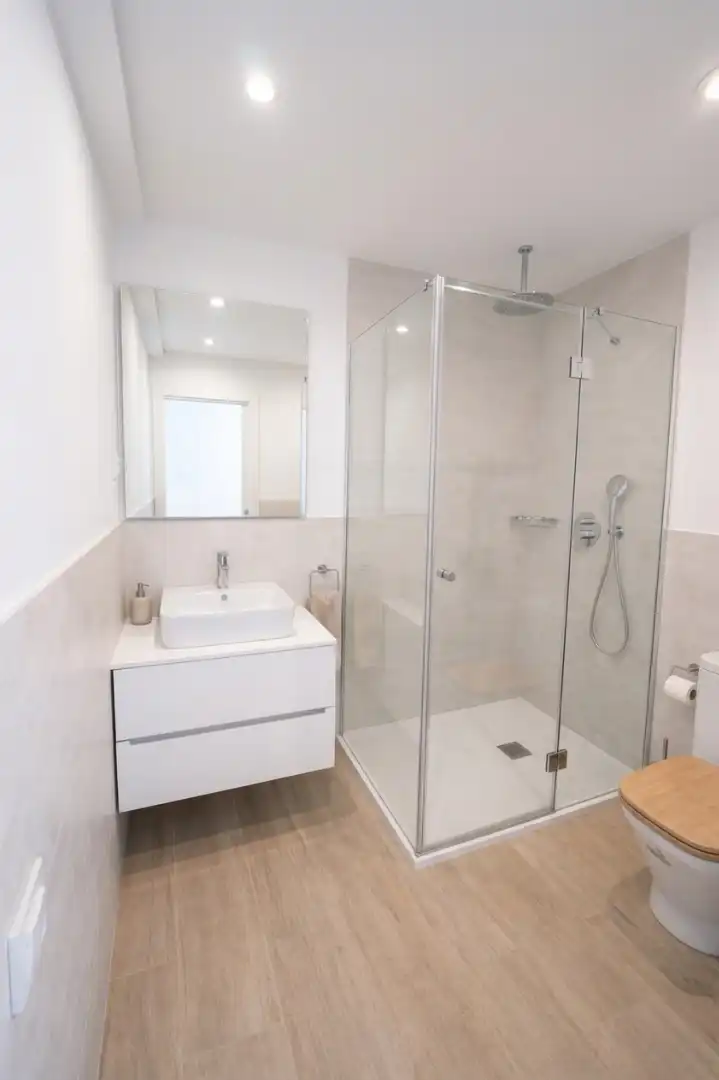 Baño de Ático en venta en L'Esquirol con Calefacción y Balcón