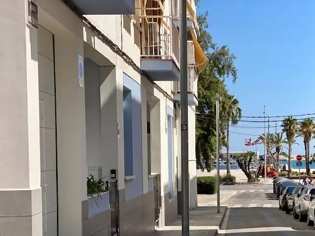 Vista exterior de Pis en venda en Vilanova i la Geltrú amb Aire condicionat, Calefacció i Jardí privat
