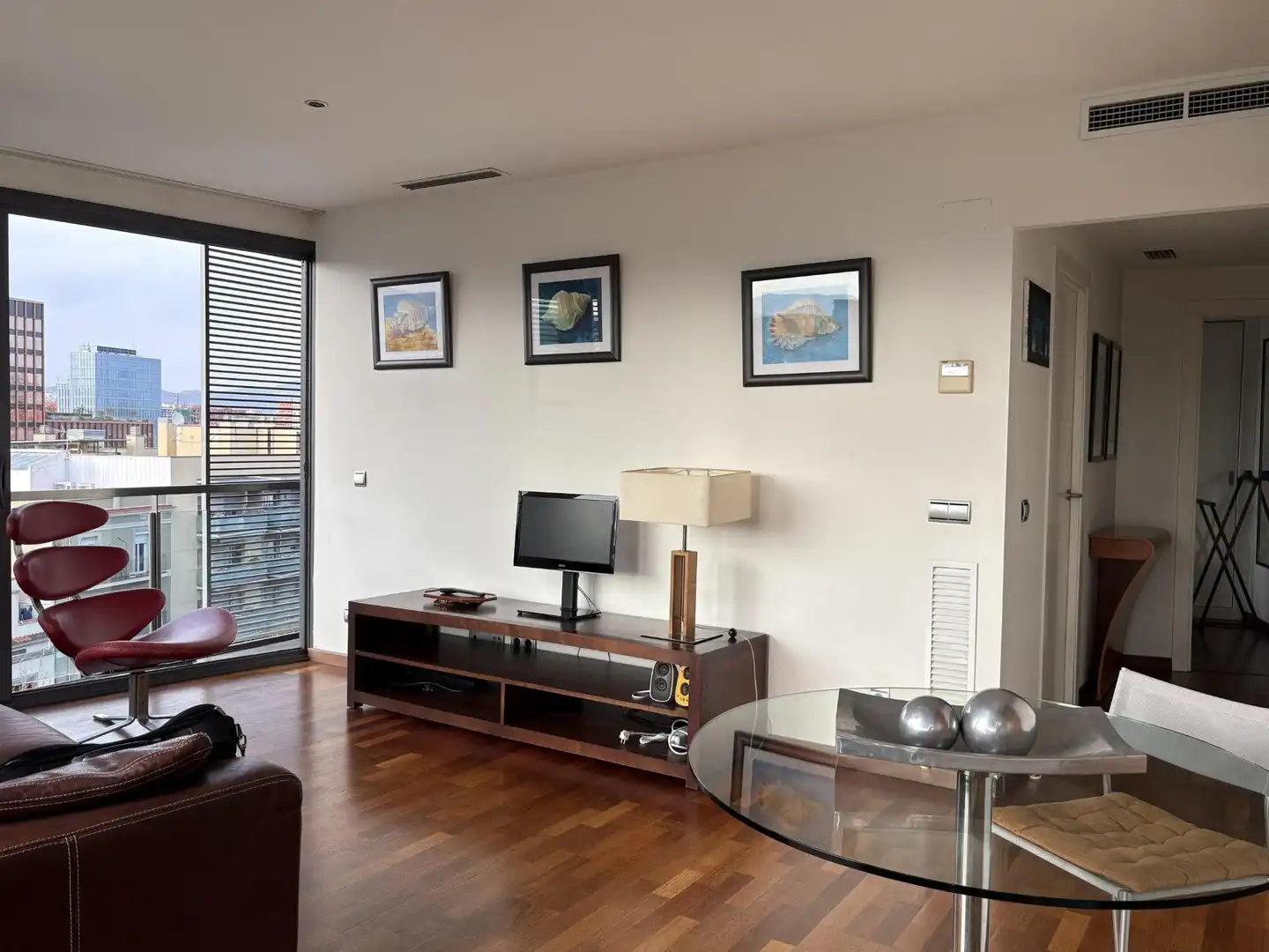 Sala de estar de Piso en venta en  Barcelona Capital con Balcón