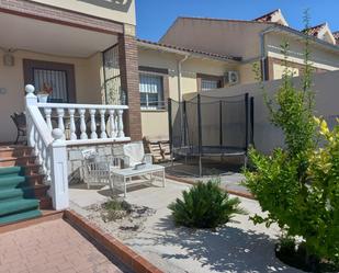 Jardí de Casa adosada en venda en Huecas amb Terrassa