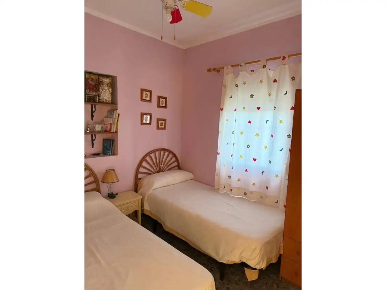 Habitación de Casa o chalet en venta en Carmona con Aire acondicionado, Calefacción y Jardín privado