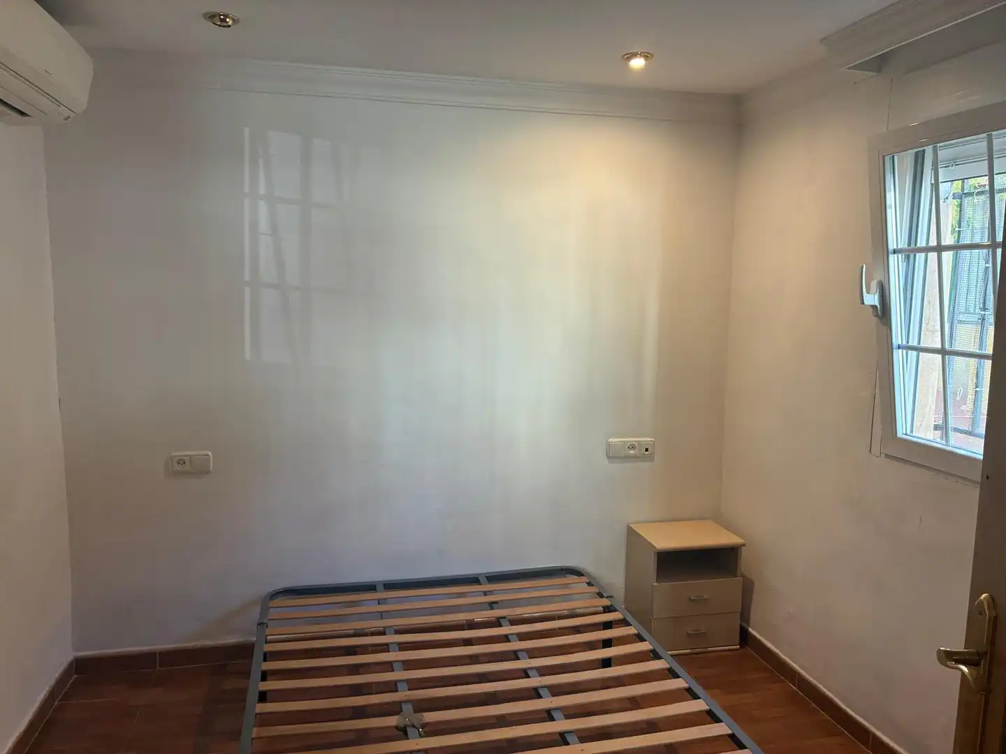 Dormitori de Pis en venda en Granada amb Aire condicionat, Moblat i Forn