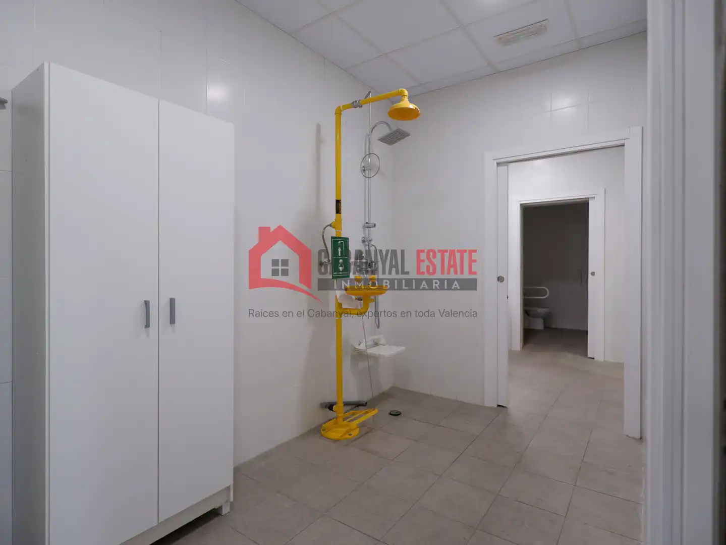 Baño de Nave industrial de alquiler en Meliana