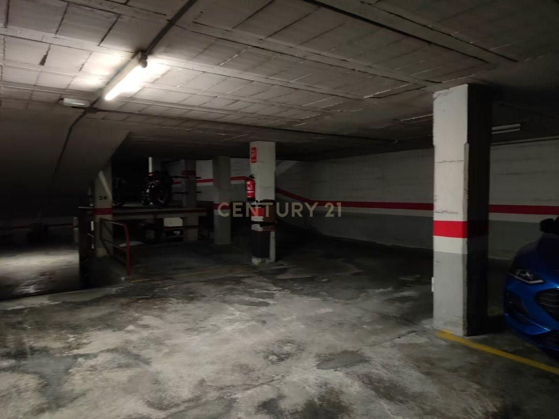 Aparcament de Garatge en venda en Parets del Vallès amb Alarma