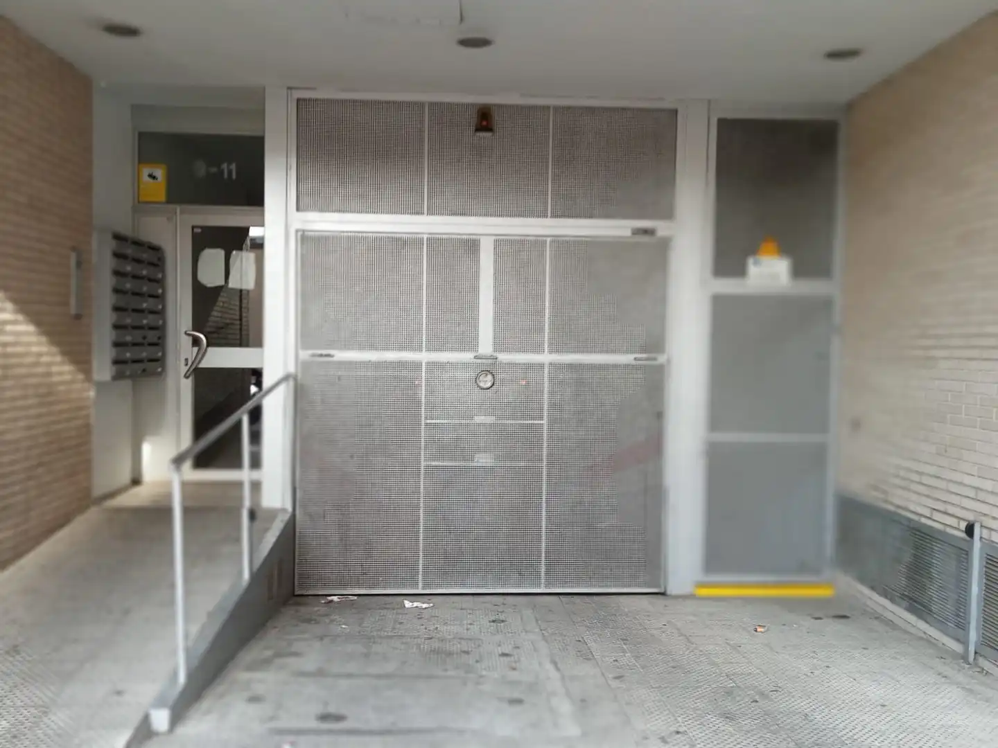 Garage for sale in Salt