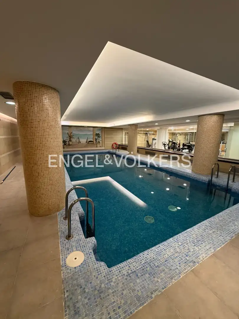 Piscina de Pis en venda en Madrid amb Aire condicionat, Calefacció i Parquet