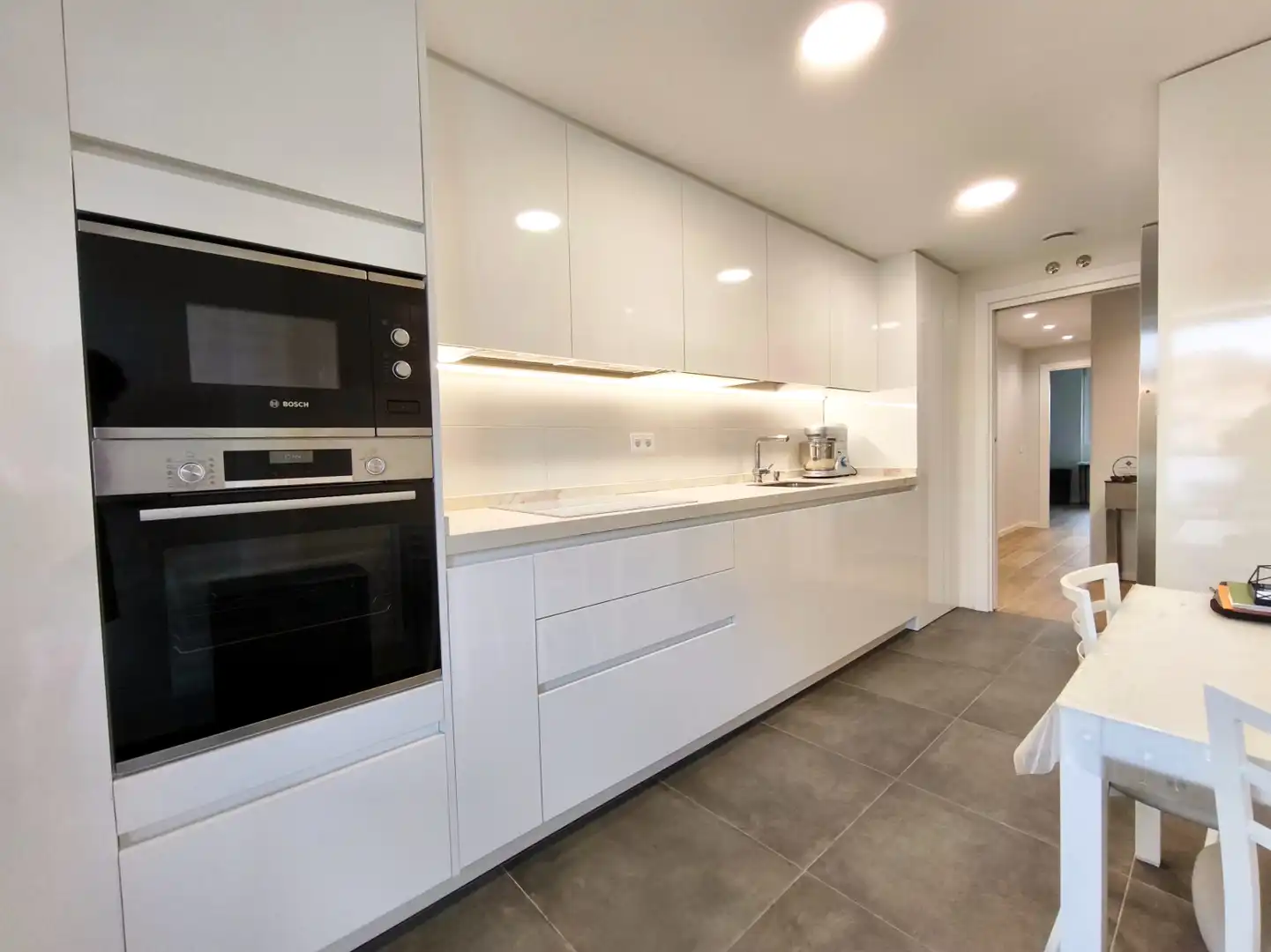 Küche von Wohnung zum Verkauf in  Logroño mit Heizung, Privatgarten und Parkett