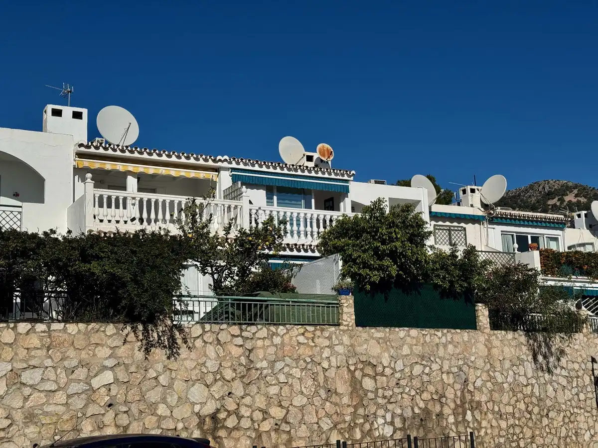 Vista exterior de Casa adosada en venta en Benalmádena con Aire acondicionado, Terraza y Piscina comunitaria