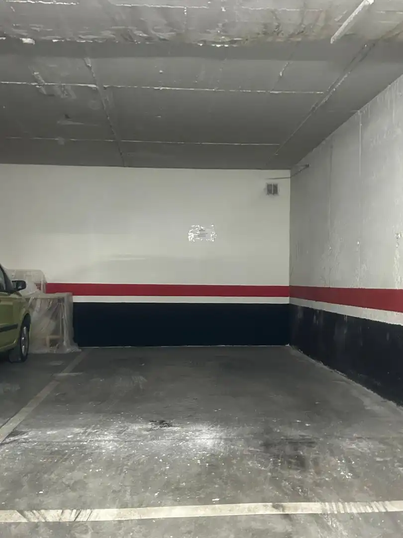 Parkplatz von Garage zum Verkauf in Granada