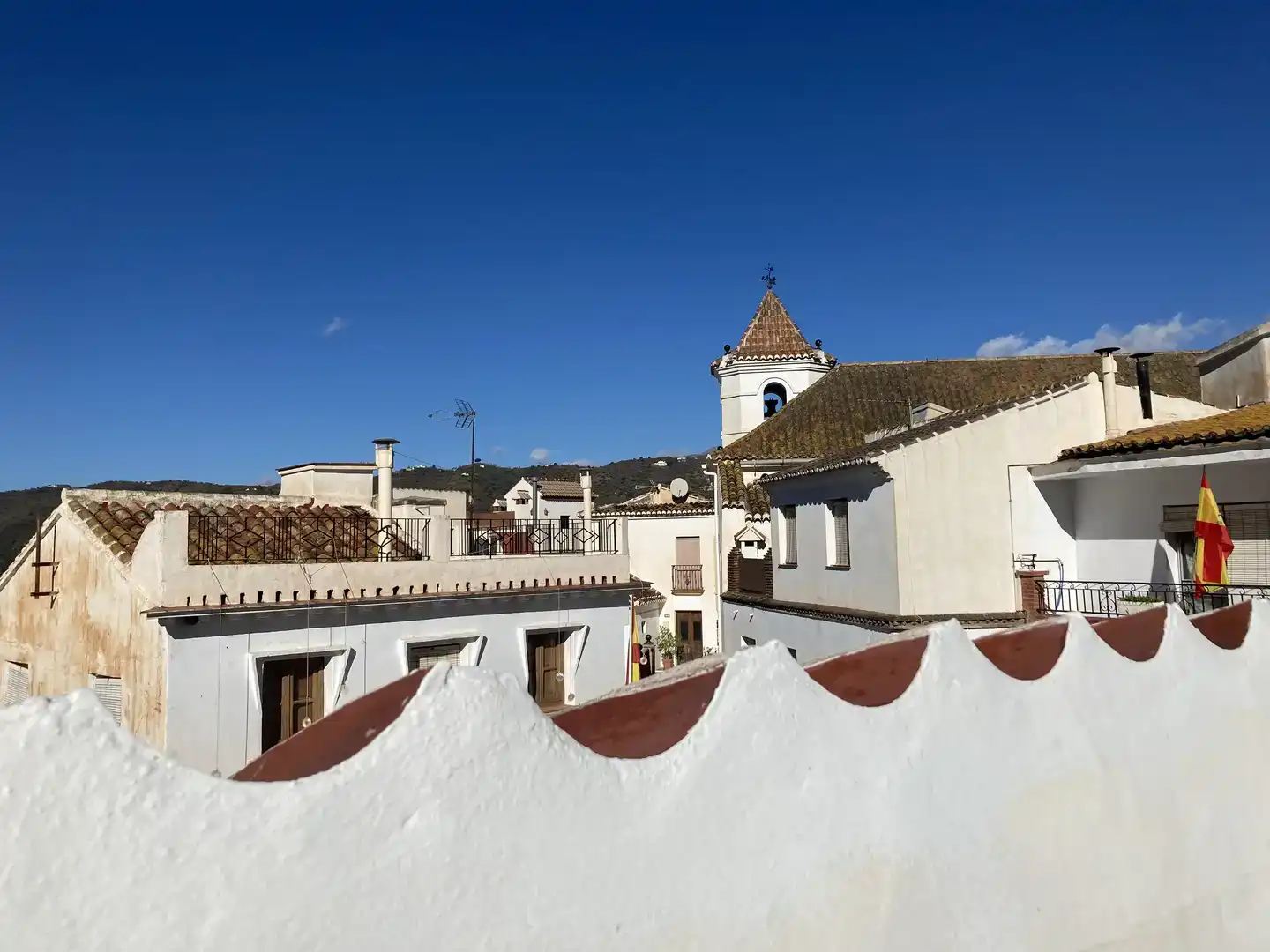 Vista exterior de Casa adosada en venda en Sayalonga amb Aire condicionat