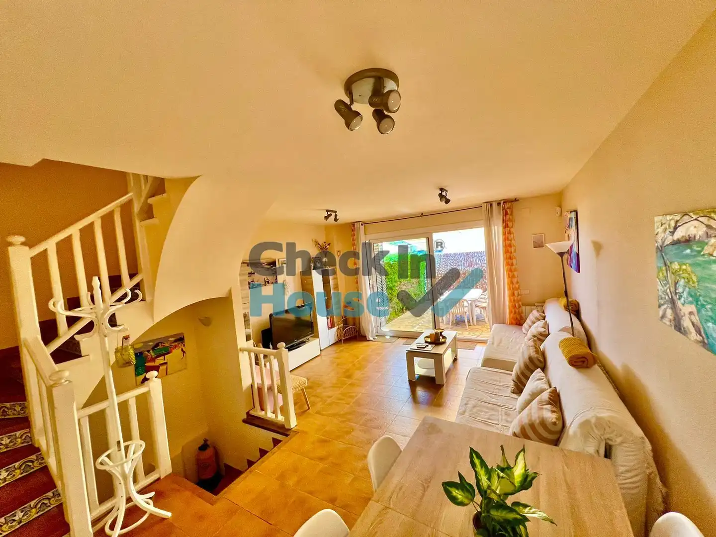 Sala d'estar de Casa adosada de lloguer en Castell d'Aro, Platja d'Aro i s'Agaró amb Aire condicionat, Calefacció i Jardí privat
