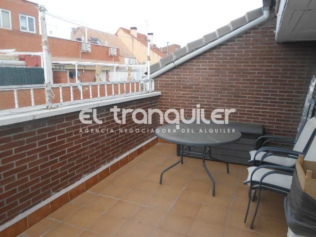 Dachboden zur Miete in Calle Sierra del Brezo, Casco Histórico de Vallecas