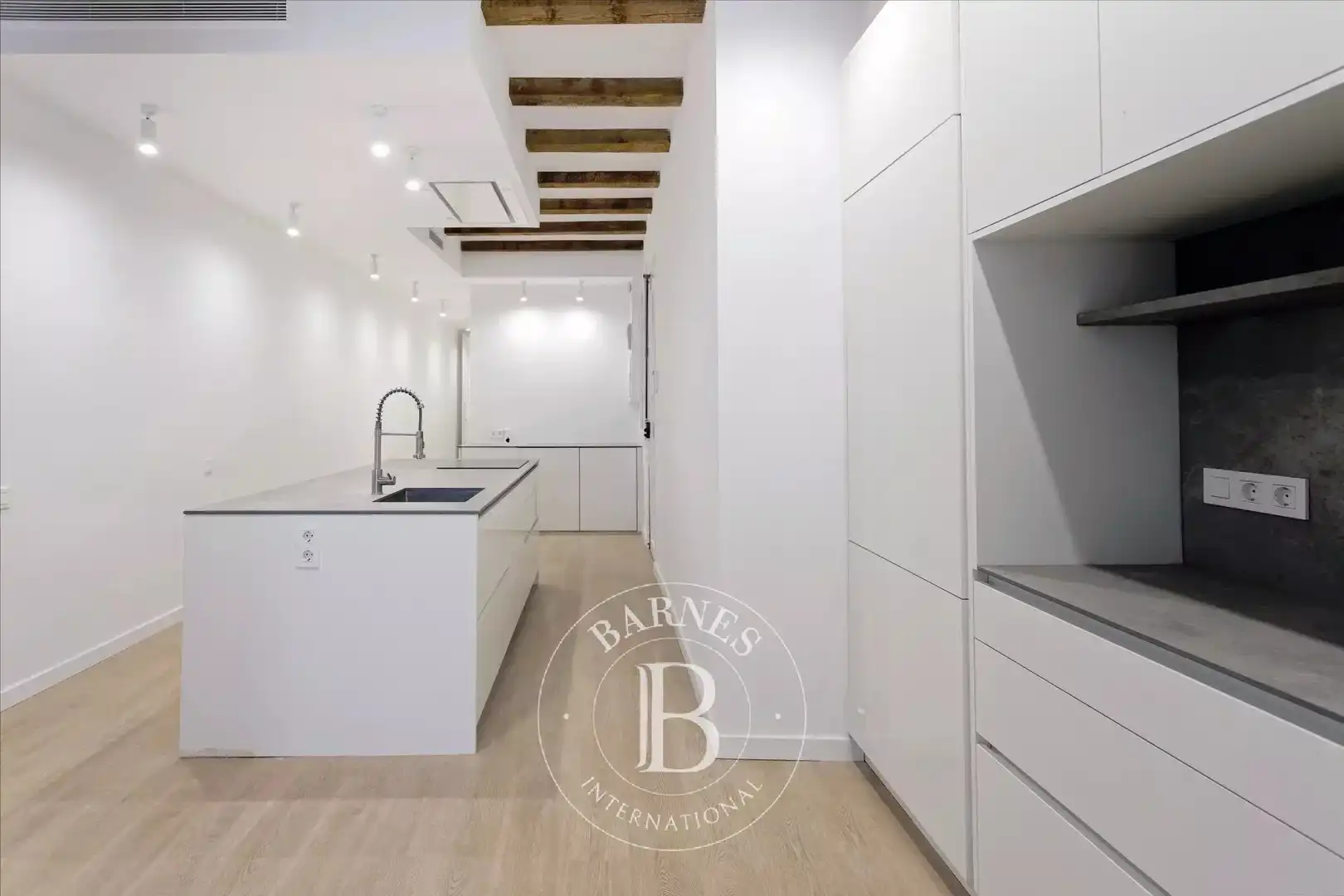 Küche von Wohnung zum Verkauf in Barcelona mit Klimaanlage