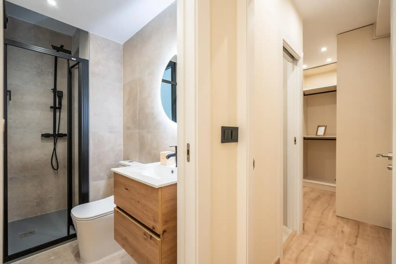 Baño de Piso en venta en Granada con Aire acondicionado, Calefacción y Amueblado