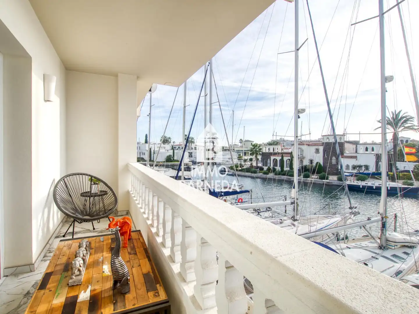 Außenansicht von Wohnung zum Verkauf in Empuriabrava mit Klimaanlage, Heizung und Terrasse