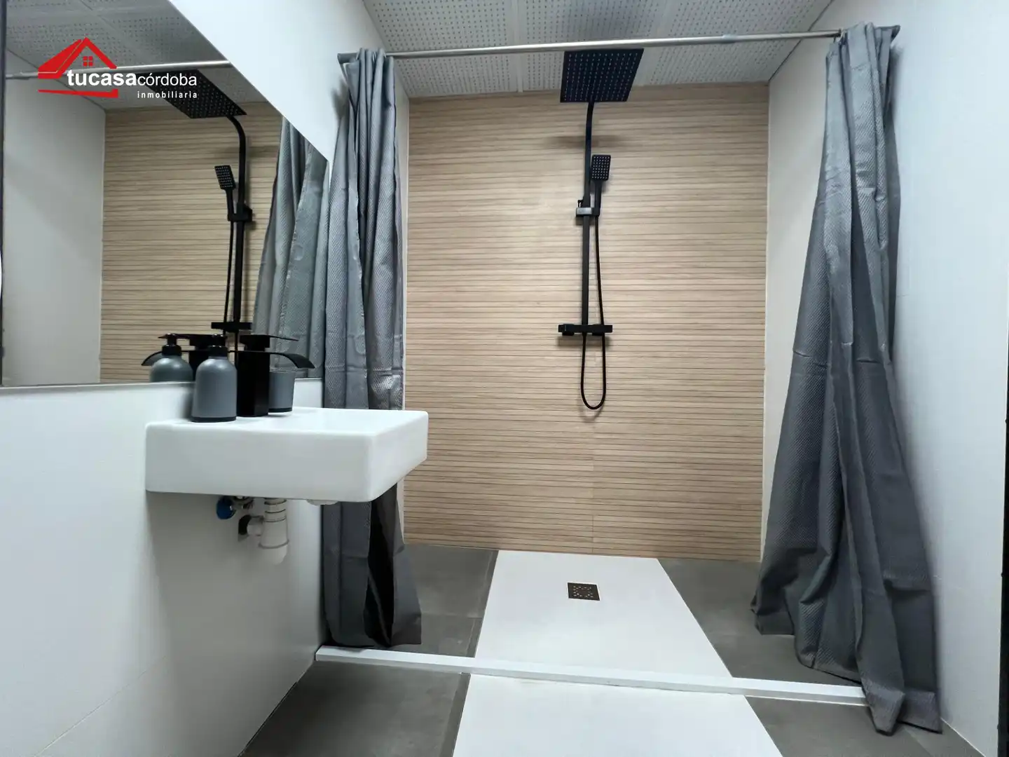 Bany de Apartament en venda en Córdoba amb Aire condicionat