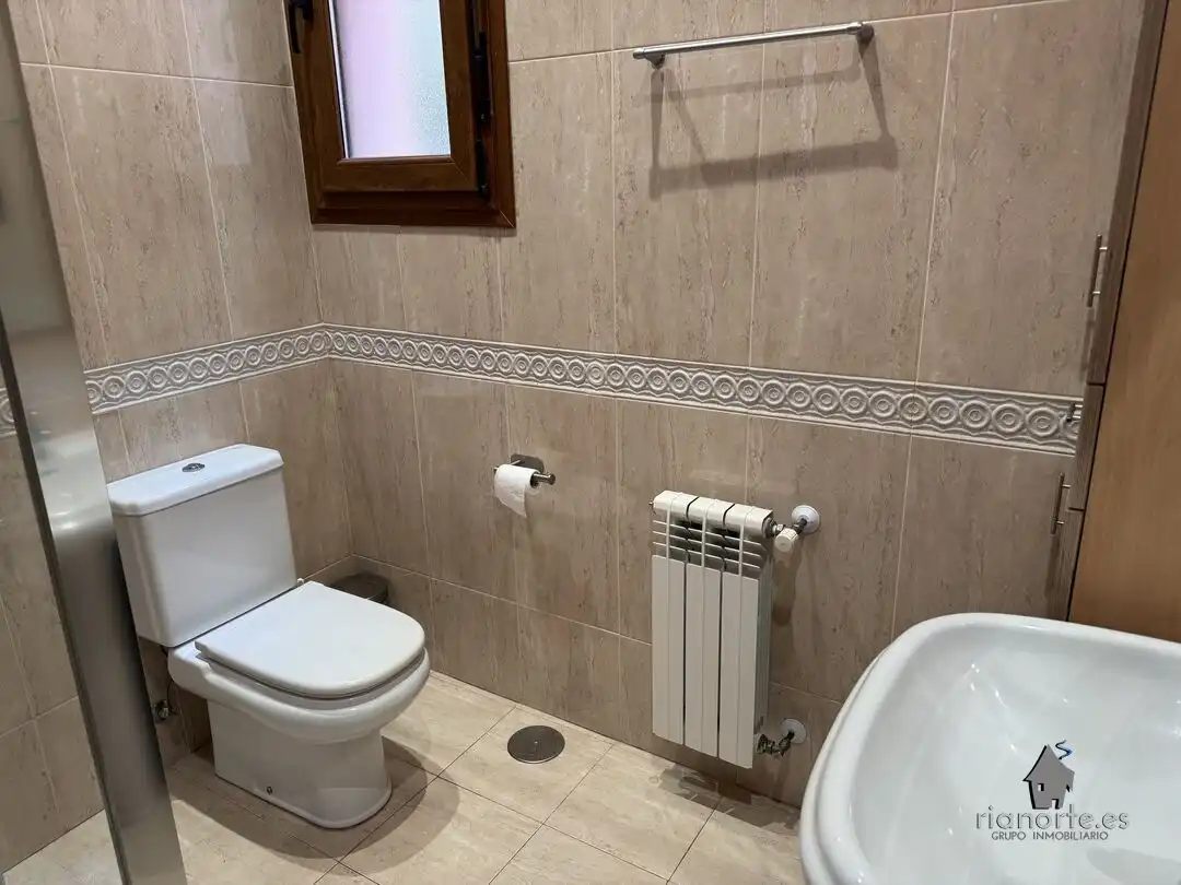 Bany de Apartament en venda en Ribadesella amb Calefacció i Terrassa