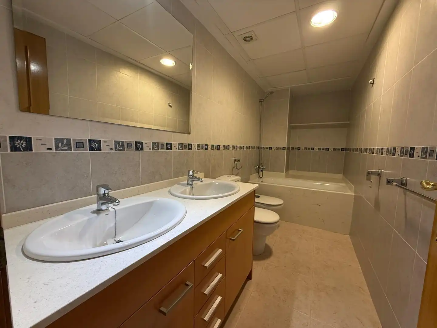 Bathroom of Flat for rent in Elche / Elx  with Furnished