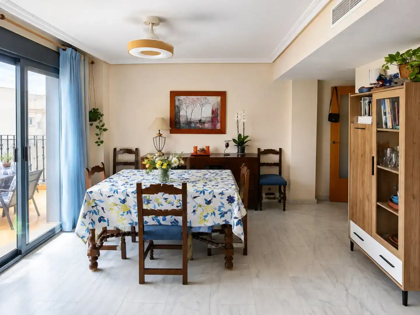 Esszimmer von Dachboden zur Miete in Torrevieja mit Klimaanlage