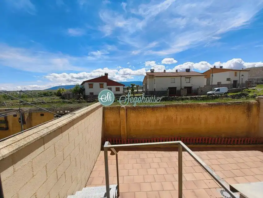 Piso en venta en Torrecaballeros con Calefacción y Internet