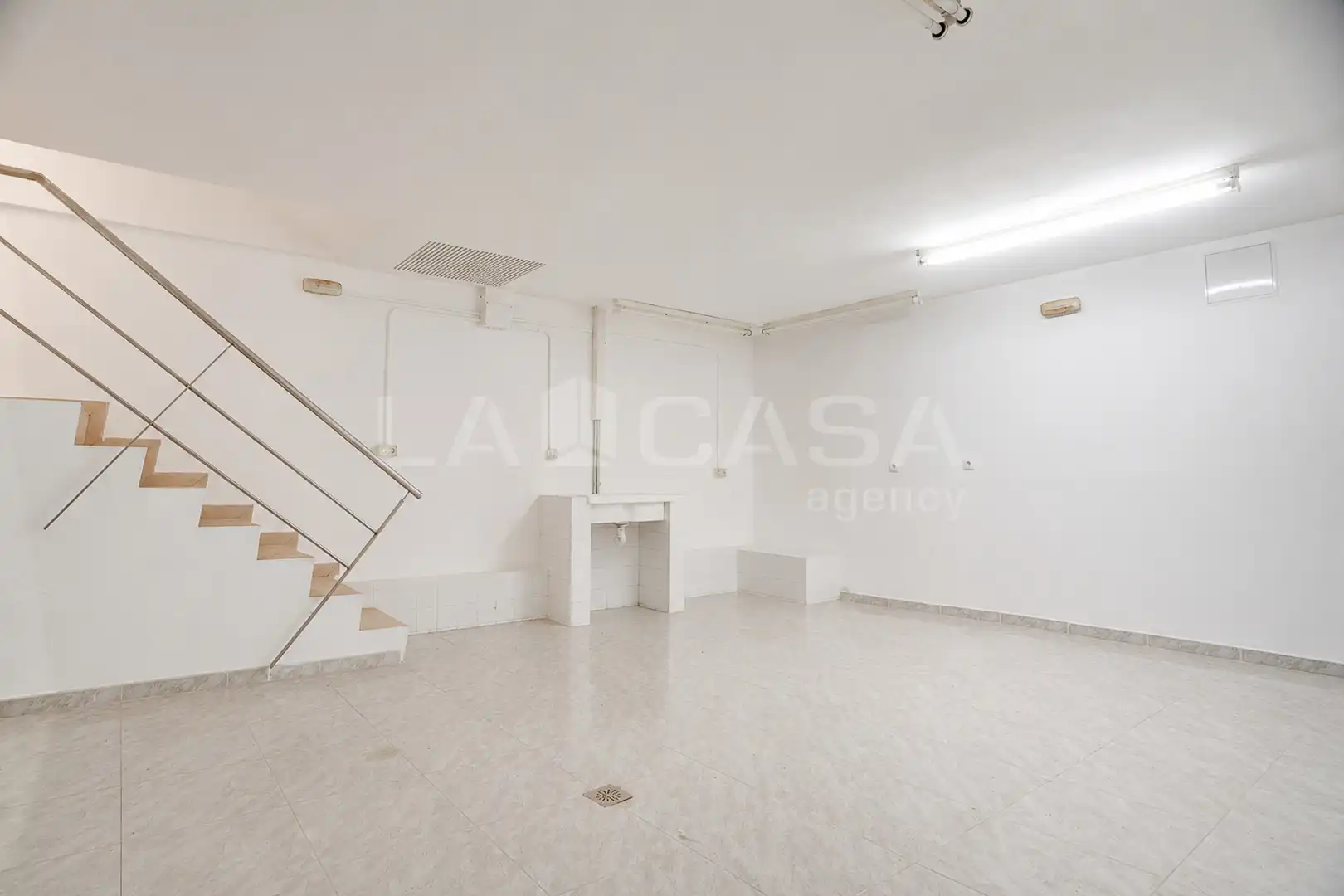 Business premises for sale in Plaça de Fernando de los Ríos, imagen 2