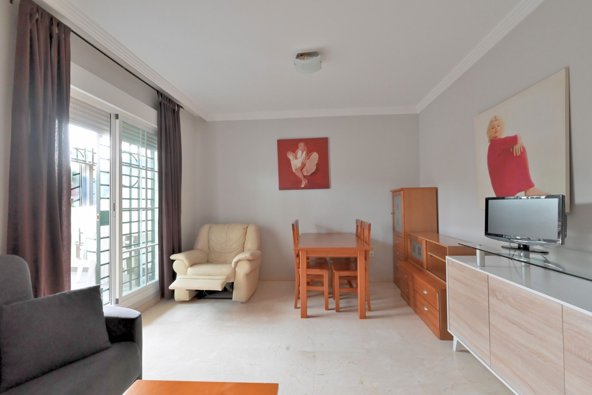 Dormitori de Apartament en venda en Benalmádena amb Aire condicionat, Terrassa i Piscina
