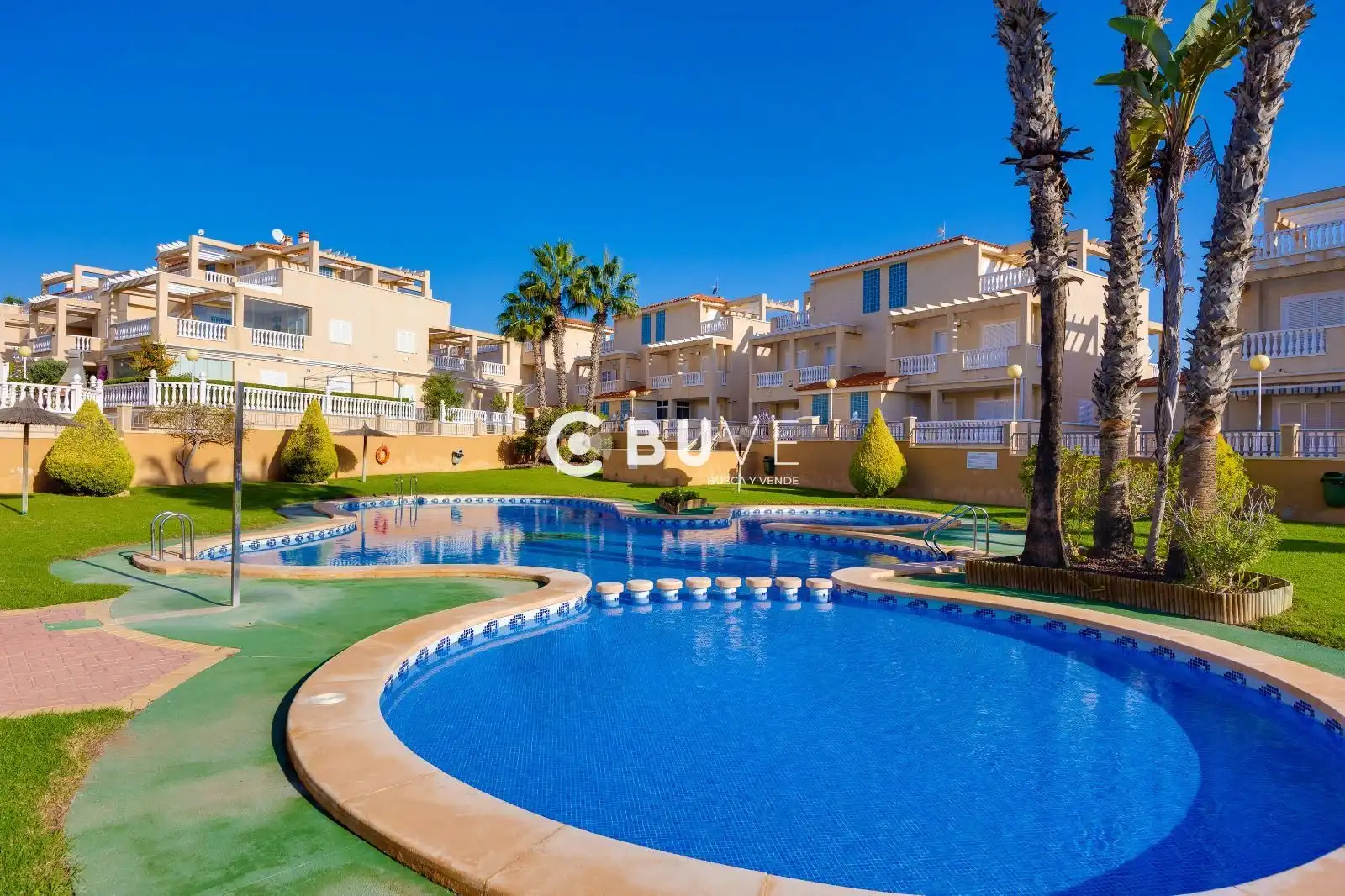 Vista exterior de Casa adosada en venda en Orihuela amb Aire condicionat, Calefacció i Traster