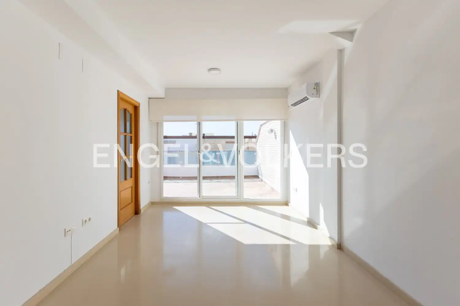 Ático de alquiler en Rafelbuñol / Rafelbunyol con Aire acondicionado, Calefacción y Jardín privado