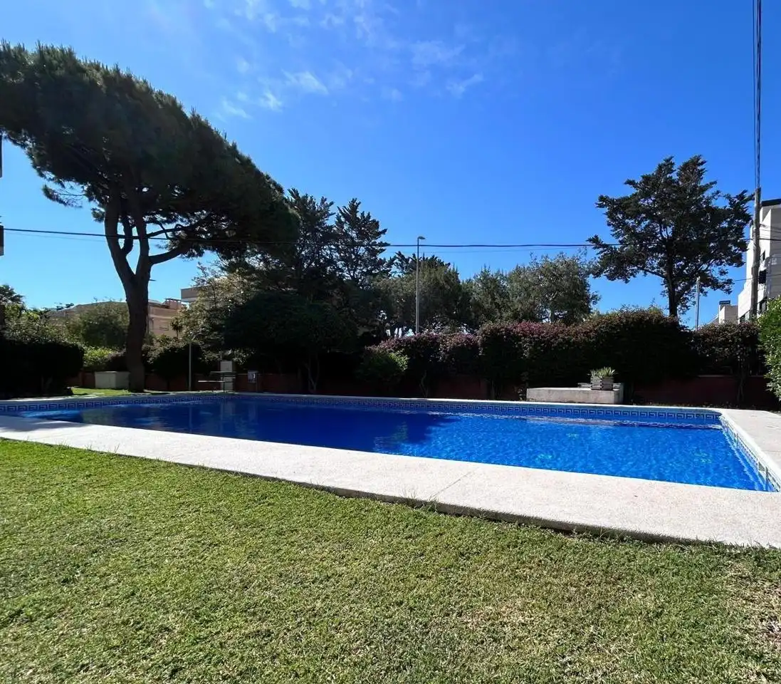 Swimming pool of Ground floor for sale in Castelldefels  with Air Conditioner, Heating and Terrace
