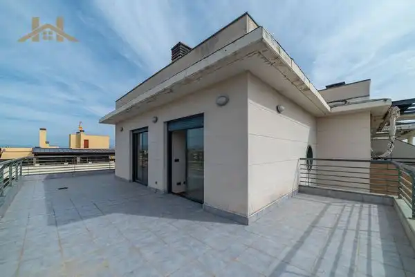 Ático con piscina en venta en Calle Concorde