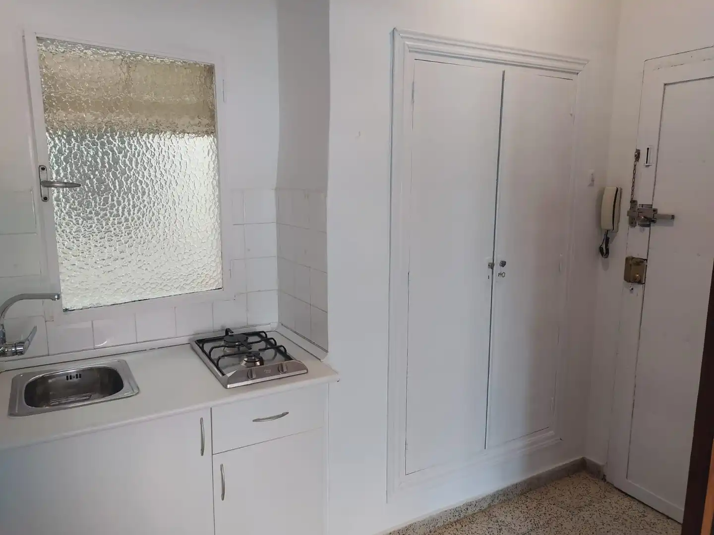 Cocina de Estudio de alquiler en Granada con Amueblado