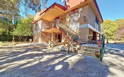 Vista exterior de Casa o xalet en venda en  Córdoba Capital amb Terrassa i Piscina