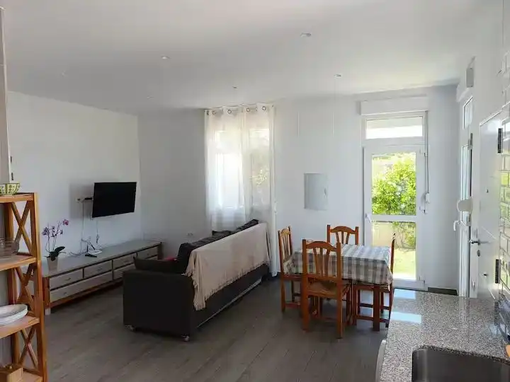 Sala d'estar de Casa adosada en venda en Vejer de la Frontera amb Jardí privat, Traster i Moblat