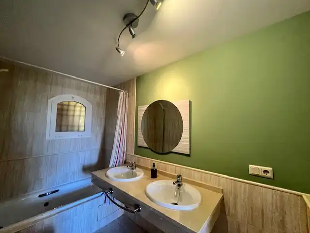 Badezimmer von Wohnung zur Miete in Ojén mit Klimaanlage, Heizung und Terrasse