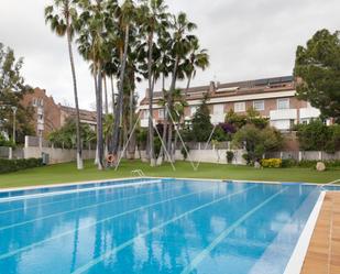 Piscina de Casa adosada en venda en Esplugues de Llobregat amb Aire condicionat, Calefacció i Terrassa