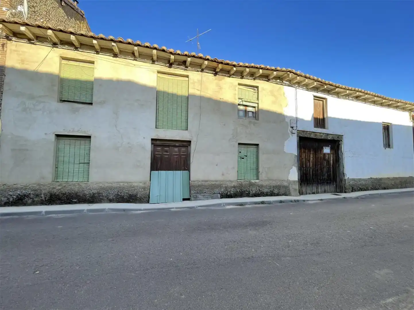 Vista exterior de Finca rústica en venda en Vegas del Condado amb Jardí privat