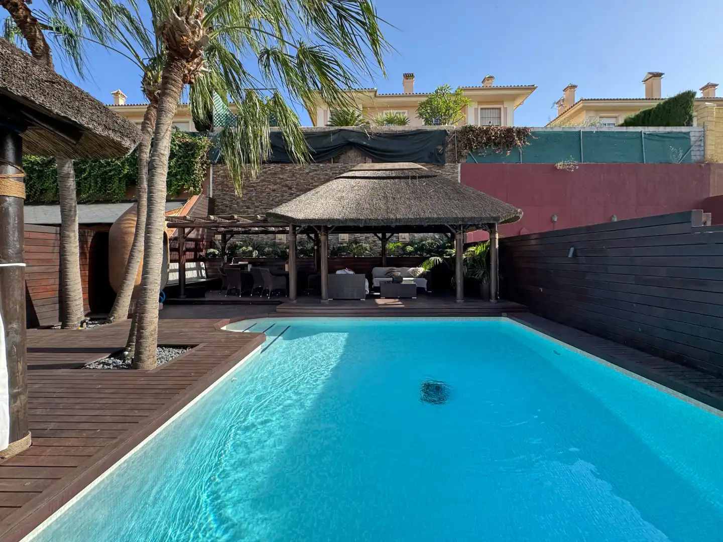 Piscina de Casa adosada en venda en Alhaurín de la Torre amb Aire condicionat, Jardí privat i Parquet