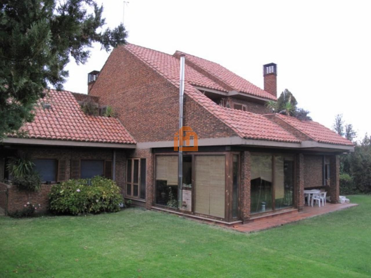 Exterior view of House or chalet for sale in San Andrés del Rabanedo  with Heating, Private garden and Swimming Pool