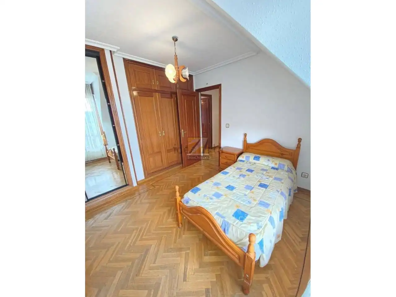 Habitación de Dúplex en venta en Oviedo  con Calefacción, Parquet y Terraza